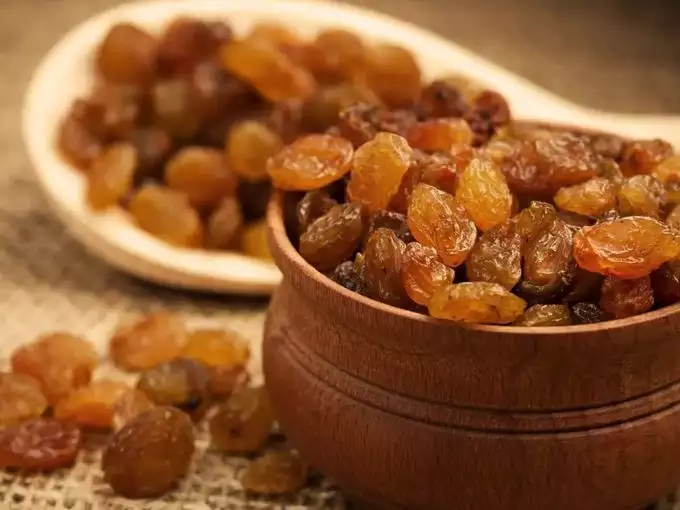 wellhealthorganic.com:easy-way-to-gain-weight-know-how-raisins-can-help-in-weight-gain